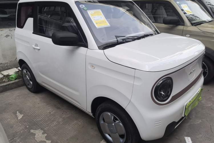 Used Geely Galaxy Panda 2024 Panda Mini 200km Endurance Bear Front Right 45 Deg
