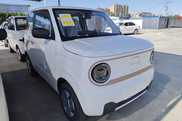 Used Geely Galaxy Panda 2024 Panda Mini 200km Endurance Bear Front Right 45 Deg