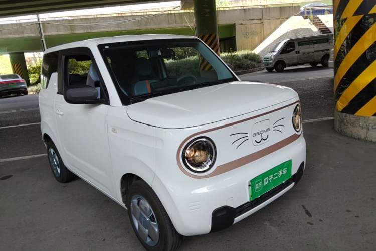 Used Geely Galaxy Panda 2024 Panda Mini 200km Longteng PRO Edition Front Right 45 Deg