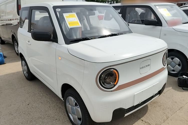 Used Geely Galaxy Panda 2024 Panda Mini 200km Endurance Bear Front Right 45 Deg