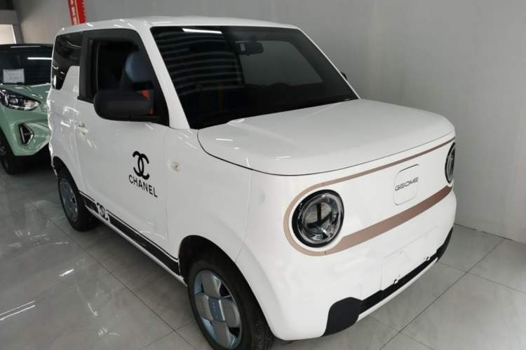 Used Geely Galaxy Panda 2024 Panda Mini 200km Endurance Bear Front Right 45 Deg