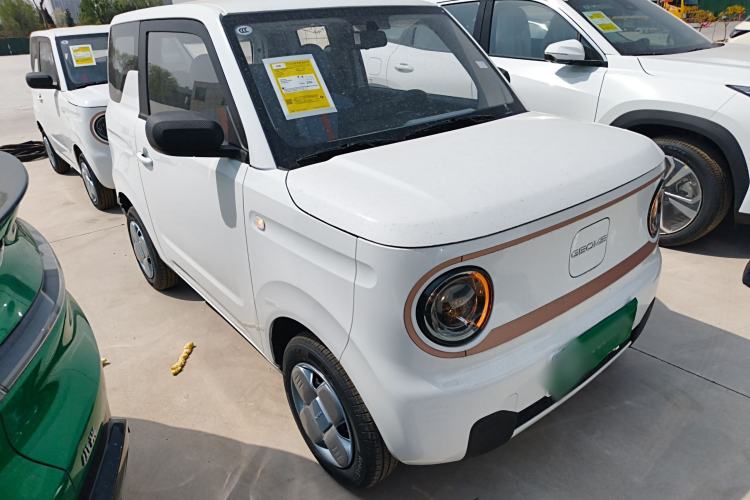 Used Geely Galaxy Panda 2024 Panda Mini 200km Endurance Bear Front Right 45 Deg