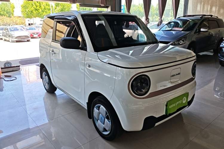 Used Geely Galaxy Panda 2024 Panda Mini 200km Endurance Bear Front Right 45 Deg
