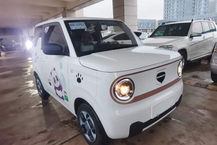 Used Geely Galaxy Panda 2024 Panda Mini 200km Endurance Bear Front Right 45 Deg