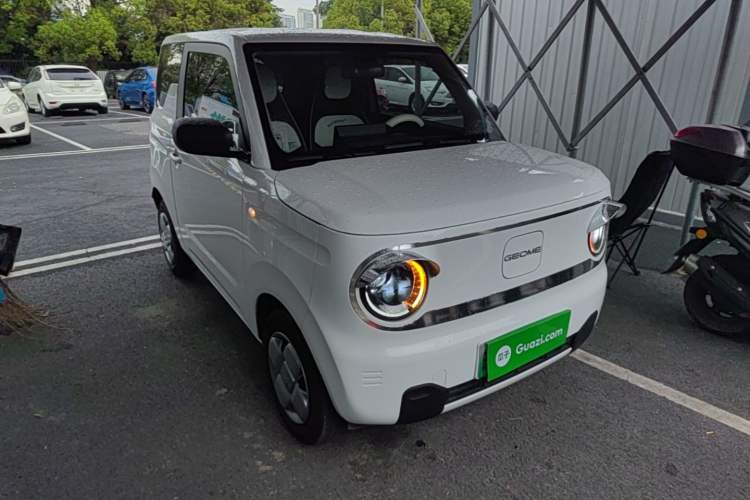 Used Geely Galaxy Panda 2024 Panda Mini 200km Endurance Bear Front Right 45 Deg