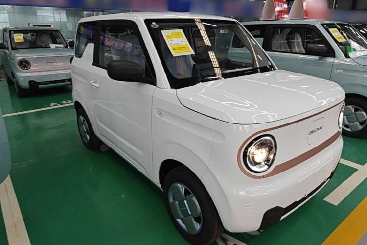 Used Geely Galaxy Panda 2024 Panda Mini 200km Longteng PRO Edition Front Right 45 Deg