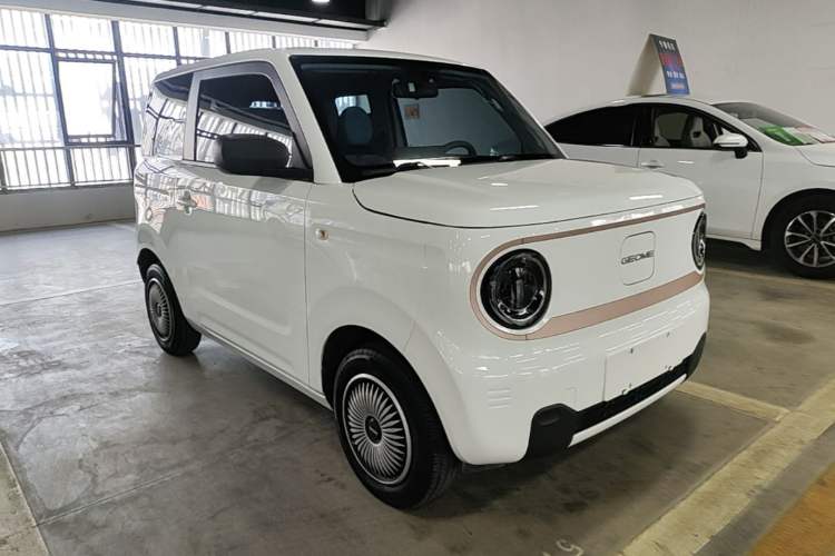 Used Geely Galaxy Panda 2024 Panda Mini 200km Endurance Bear Front Right 45 Deg