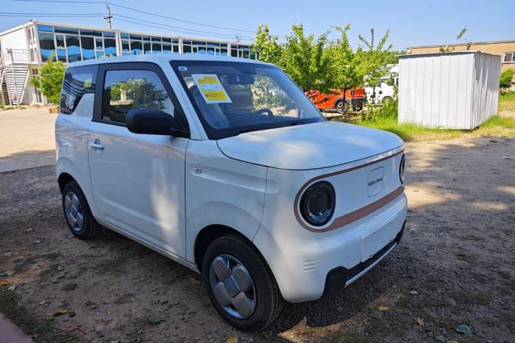 Used Geely Galaxy Panda 2024 Panda Mini 200km Endurance Bear Front Right 45 Deg
