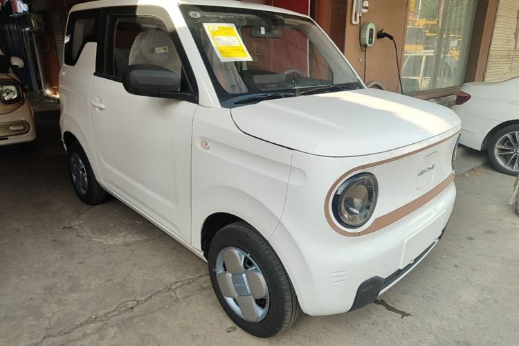 Used Geely Galaxy Panda 2024 Panda Mini 200km Endurance Bear Front Right 45 Deg