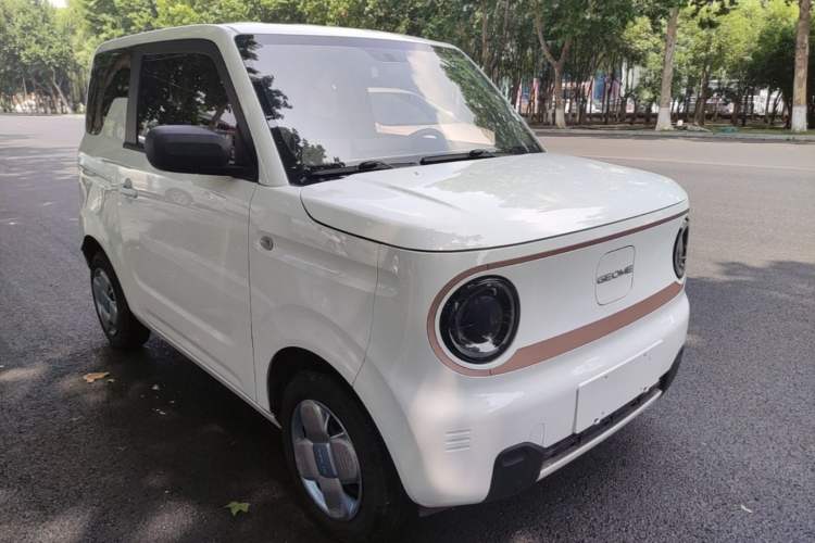 Used Geely Galaxy Panda 2024 Panda Mini 200km Endurance Bear Front Right 45 Deg