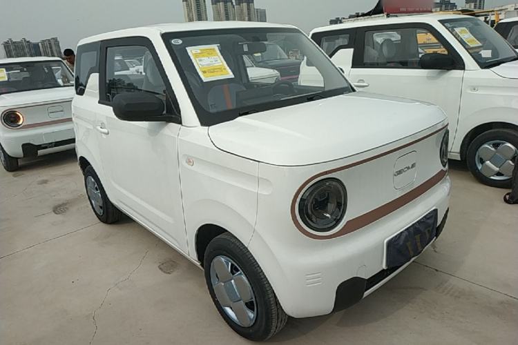 Used Geely Galaxy Panda 2024 Panda Mini 200km Endurance Bear Front Right 45 Deg