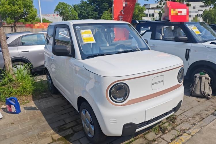Used Geely Galaxy Panda 2024 Panda Mini 200km Endurance Bear Front Right 45 Deg