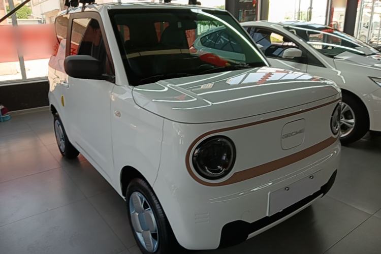 Used Geely Galaxy Panda 2024 Panda Mini 200km Endurance Bear Front Right 45 Deg