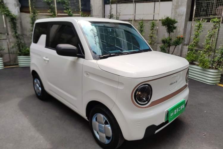 Used Geely Galaxy Panda 2024 Panda Mini 200km Endurance Bear Front Right 45 Deg