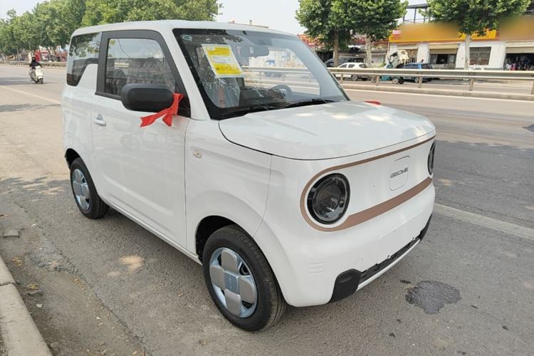 Used Geely Galaxy Panda 2024 Panda Mini 200km Endurance Bear Front Right 45 Deg