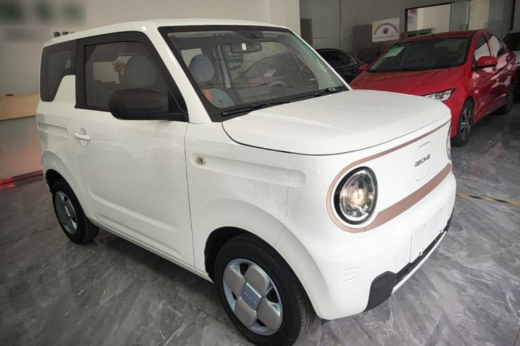 Used Geely Galaxy Panda 2024 Panda Mini 200km Endurance Bear Front Right 45 Deg