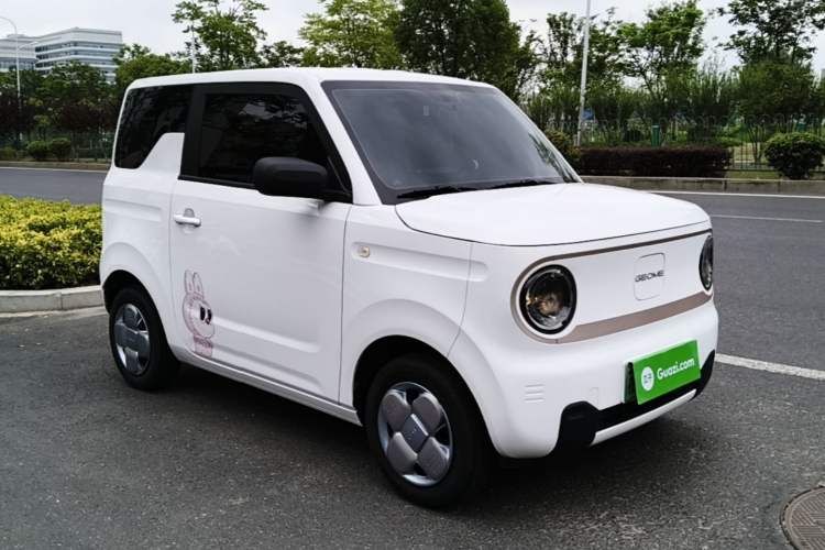 Used Geely Galaxy Panda 2024 Panda Mini 200km Endurance Bear Front Right 45 Deg