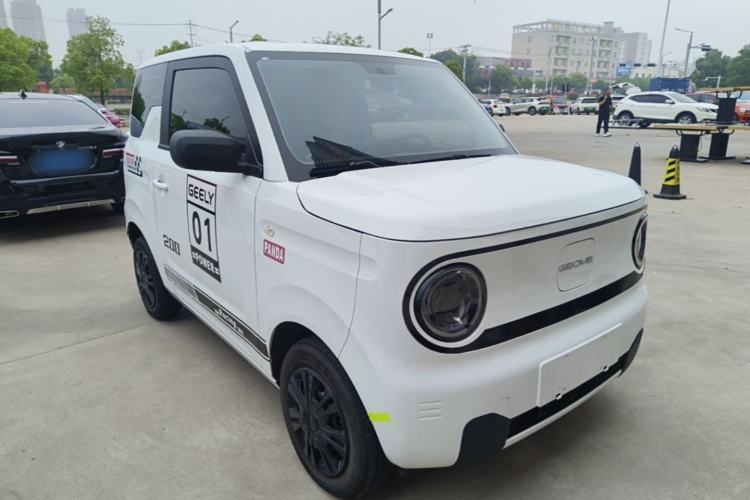 Used Geely Galaxy Panda 2024 Panda Mini 200km Endurance Bear Front Right 45 Deg