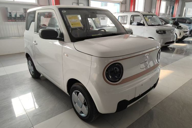 Used Geely Galaxy Panda 2024 Panda Mini 200km Endurance Bear Front Right 45 Deg