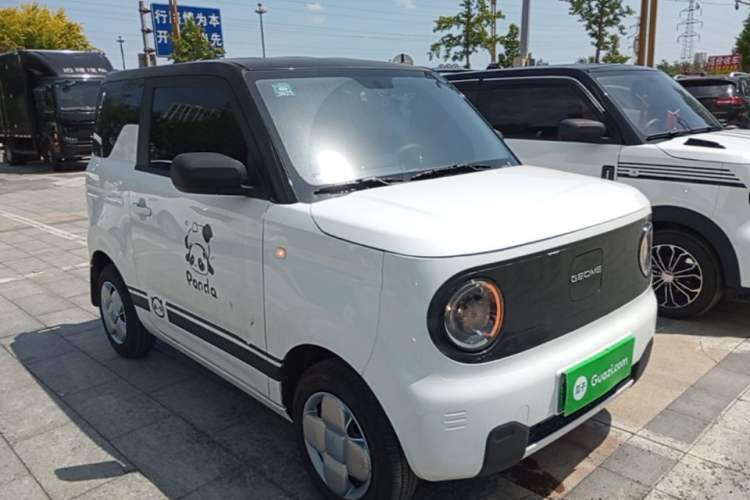 Used Geely Galaxy Panda 2024 Panda Mini 200km Endurance Bear Front Right 45 Deg