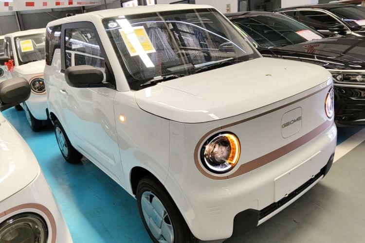 Used Geely Galaxy Panda 2024 Panda Mini 200km Endurance Bear Front Right 45 Deg