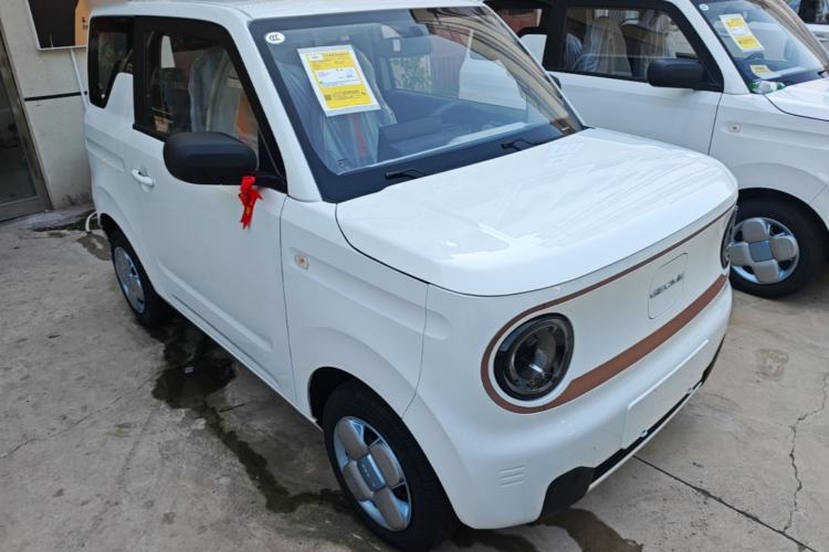 Used Geely Galaxy Panda 2024 Panda Mini 200km Endurance Bear Front Right 45 Deg