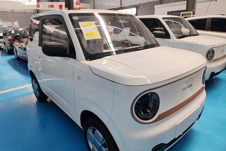 Used Geely Galaxy Panda 2024 Panda Mini 200km Endurance Bear Front Right 45 Deg