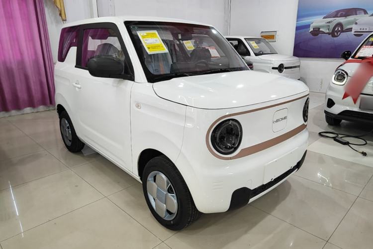 Used Geely Galaxy Panda 2024 Panda Mini 200km Endurance Bear Front Right 45 Deg