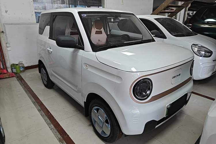 Used Geely Galaxy Panda 2024 Panda Mini 200km Endurance Bear Front Right 45 Deg