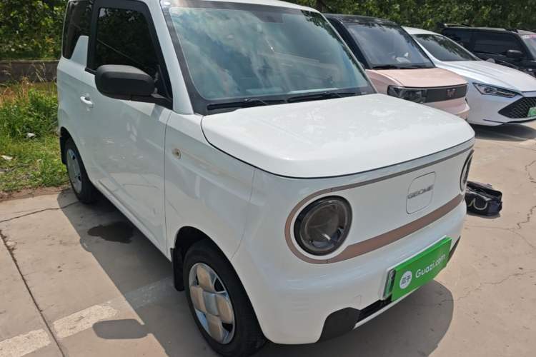Used Geely Galaxy Panda 2024 Panda Mini 200km Endurance Bear Front Right 45 Deg