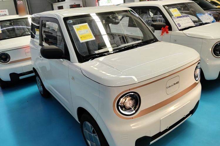 Used Geely Galaxy Panda 2024 Panda Mini 200km Endurance Bear Front Right 45 Deg