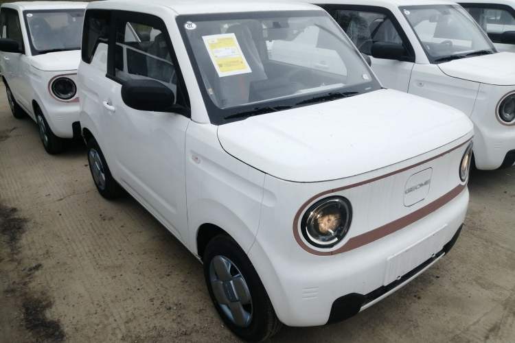 Used Geely Galaxy Panda 2024 Panda Mini 200km Endurance Bear Front Right 45 Deg