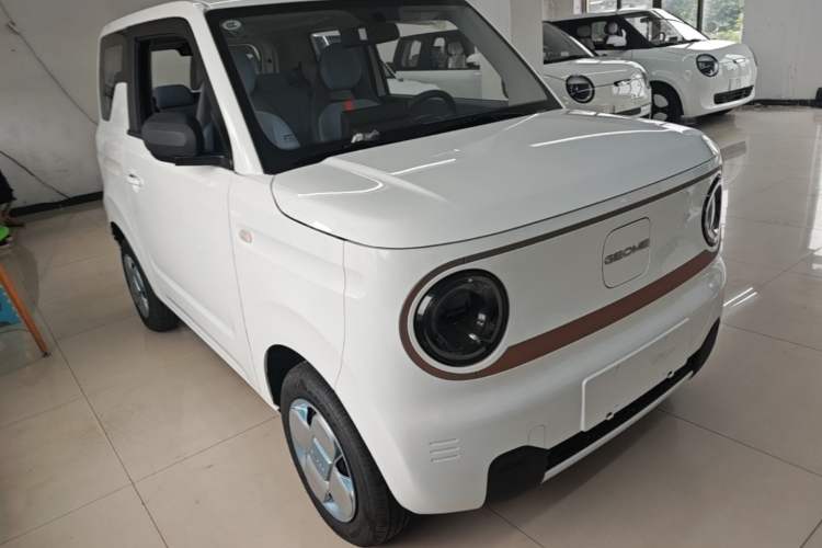 Used Geely Galaxy Panda 2024 Panda Mini 200km Endurance Bear Front Right 45 Deg