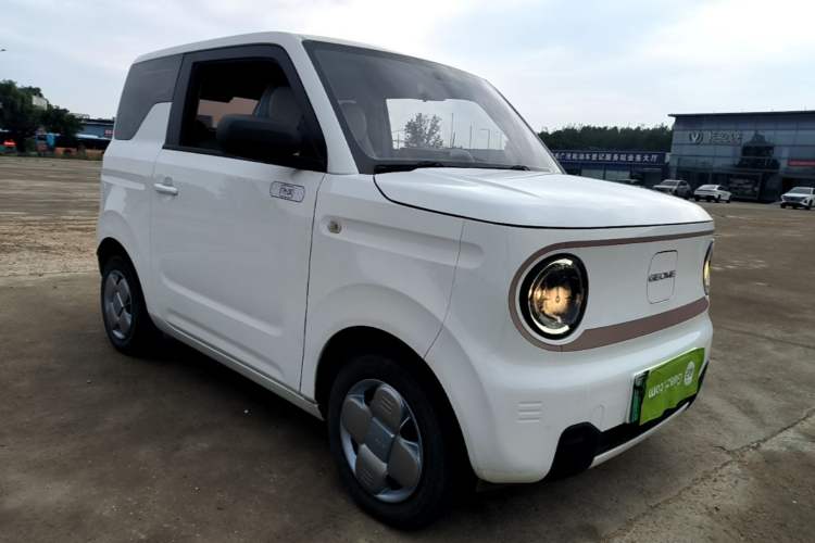 Used Geely Galaxy Panda 2024 Panda Mini 200km Endurance Bear Front Right 45 Deg