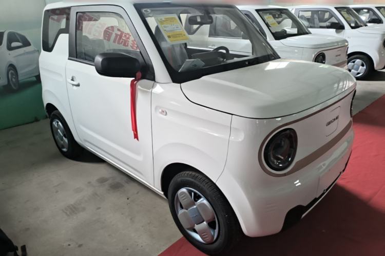 Used Geely Galaxy Panda 2024 Panda Mini 200km Endurance Bear Front Right 45 Deg