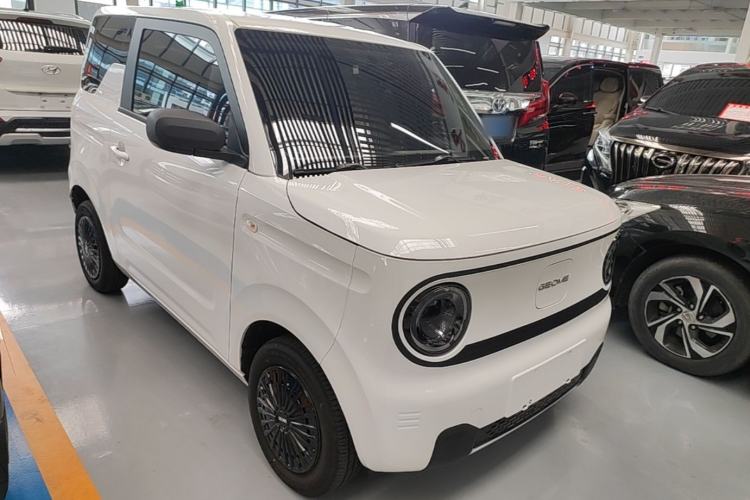 Used Geely Galaxy Panda 2024 Panda Mini 200km Endurance Bear Front Right 45 Deg