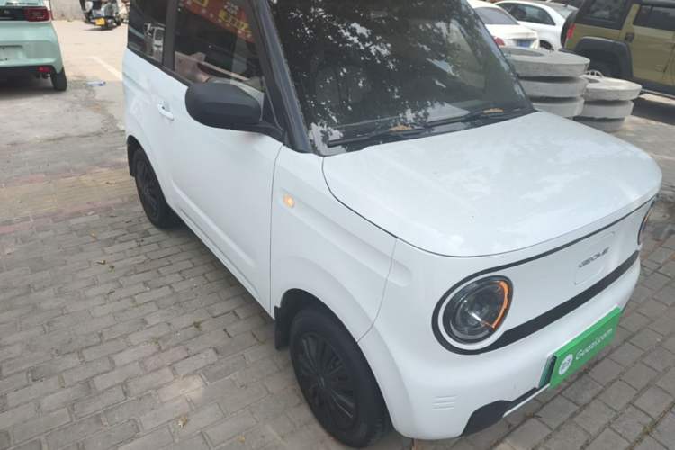 Used Geely Galaxy Panda 2024 Panda Mini 200km Endurance Bear Front Right 45 Deg