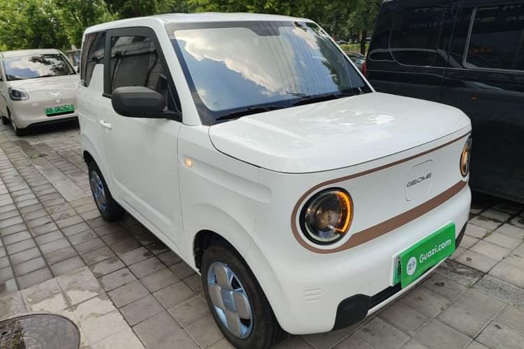 Used Geely Galaxy Panda 2024 Panda Mini 200km Endurance Bear Front Right 45 Deg
