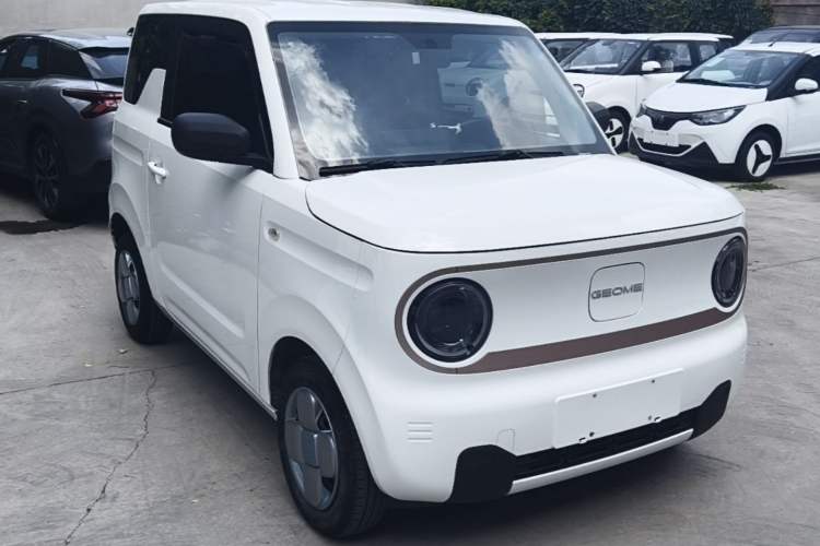 Used Geely Galaxy Panda 2024 Panda Mini 200km Endurance Bear Front Right 45 Deg