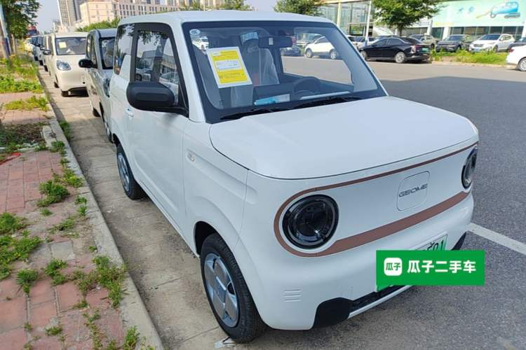 Used Geely Galaxy Panda 2024 Panda Mini 200km Endurance Bear Front Right 45 Deg