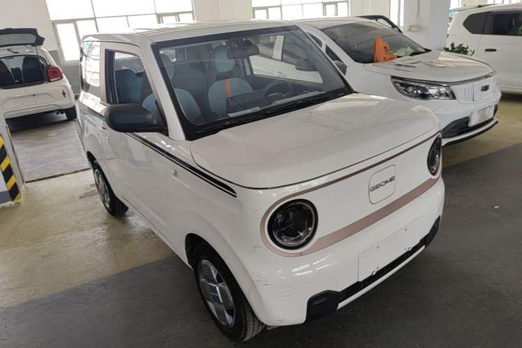 Used Geely Galaxy Panda 2024 Panda Mini 200km Endurance Bear Front Right 45 Deg