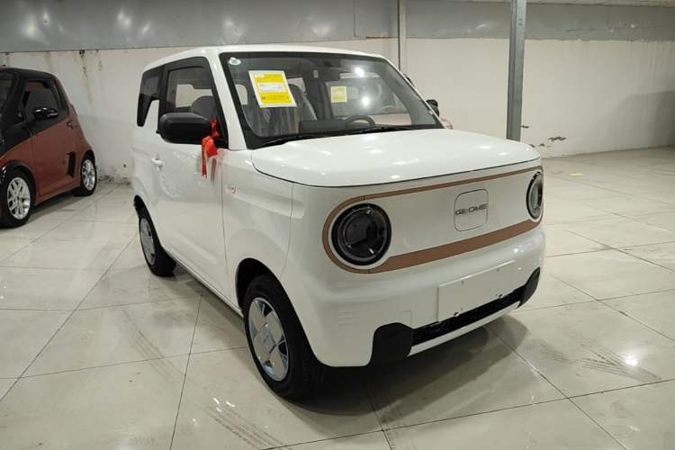 Used Geely Galaxy Panda 2024 Panda Mini 200km Endurance Bear Front Right 45 Deg