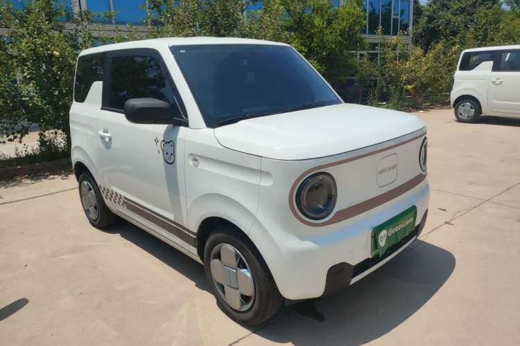 Used Geely Galaxy Panda 2024 Panda Mini 200km Endurance Bear Front Right 45 Deg