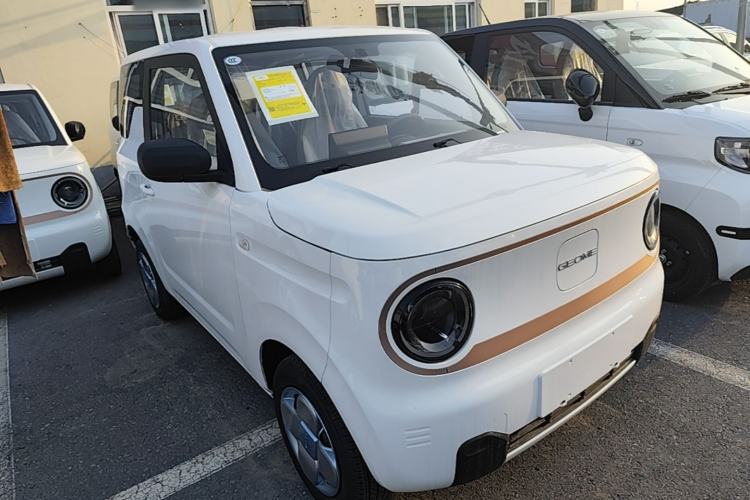 Used Geely Galaxy Panda 2024 Panda Mini 200km Endurance Bear Front Right 45 Deg