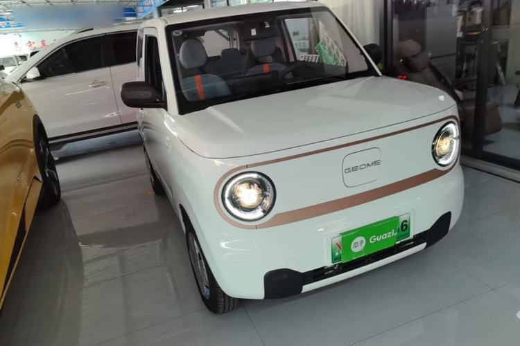 Used Geely Galaxy Panda 2024 Panda Mini 200km Endurance Bear Front Right 45 Deg