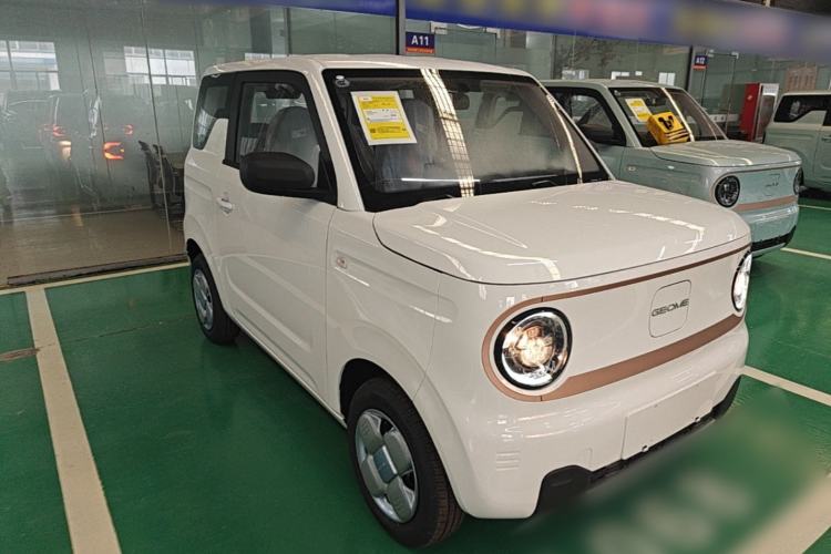 Used Geely Galaxy Panda 2024 Panda Mini 200km Longteng PRO Edition Front Right 45 Deg