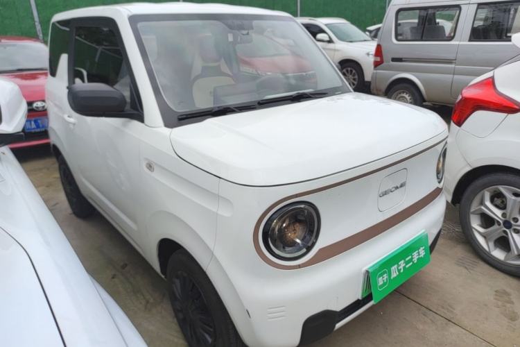 Used Geely Galaxy Panda 2024 Panda Mini 200km Endurance Bear Front Right 45 Deg