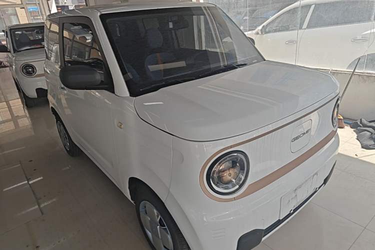Used Geely Galaxy Panda 2024 Panda Mini 200km Endurance Bear Front Right 45 Deg