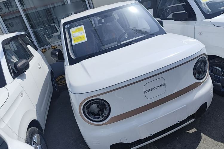 Used Geely Galaxy Panda 2024 Panda Mini 200km Endurance Bear Front Right 45 Deg