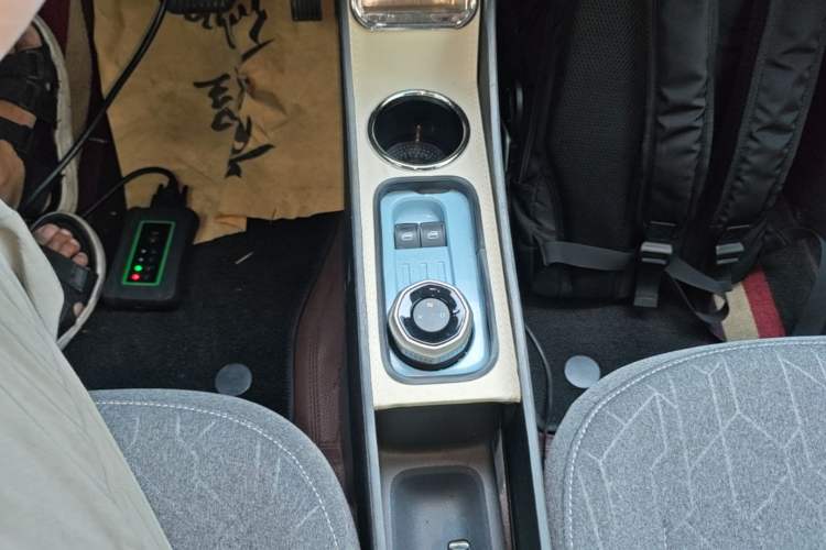 Used Geely Galaxy Panda 2024 Panda Mini 200km Endurance Bear Gear Lever